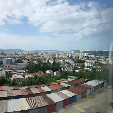 Apartm Zzy アパート *